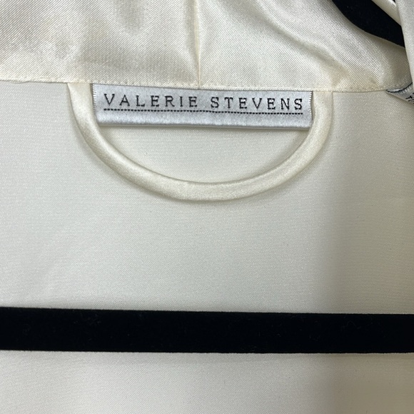 Valerie Stevens Womens Robe XL Cream Wide Sleeves Embroidery Pockets Belt Poly - Picture 2 of 12